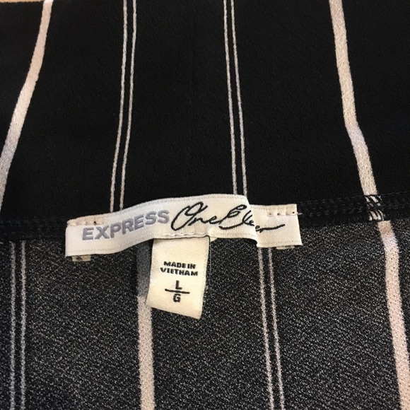 EXPRESS One Eleven Open Off-shoulder Crop Top - Picture 5 of 6